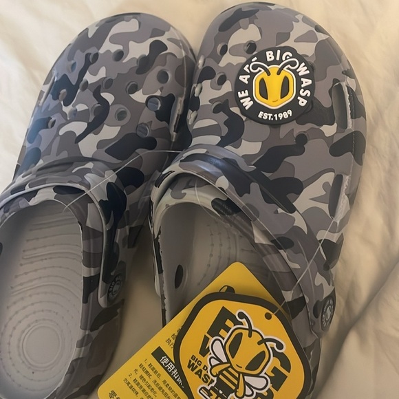 NEW KIDS 5.5 BEE WASP CROC LIKE SHOES - Picture 1 of 6